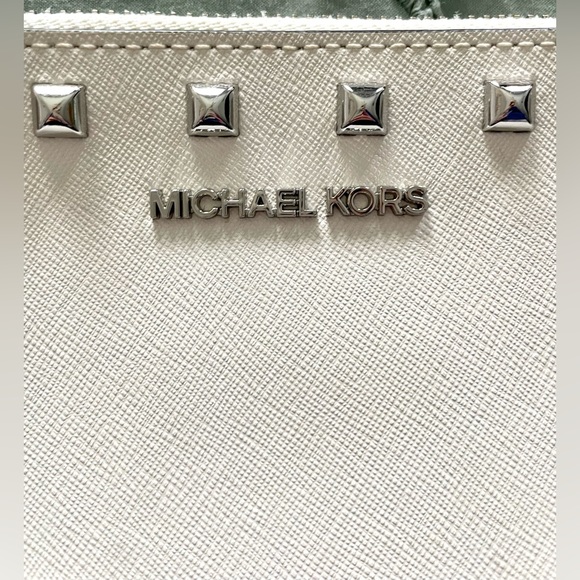 Michael Kors Jet Set XL Zip Clutch Wristlet - White - Picture 3 of 5